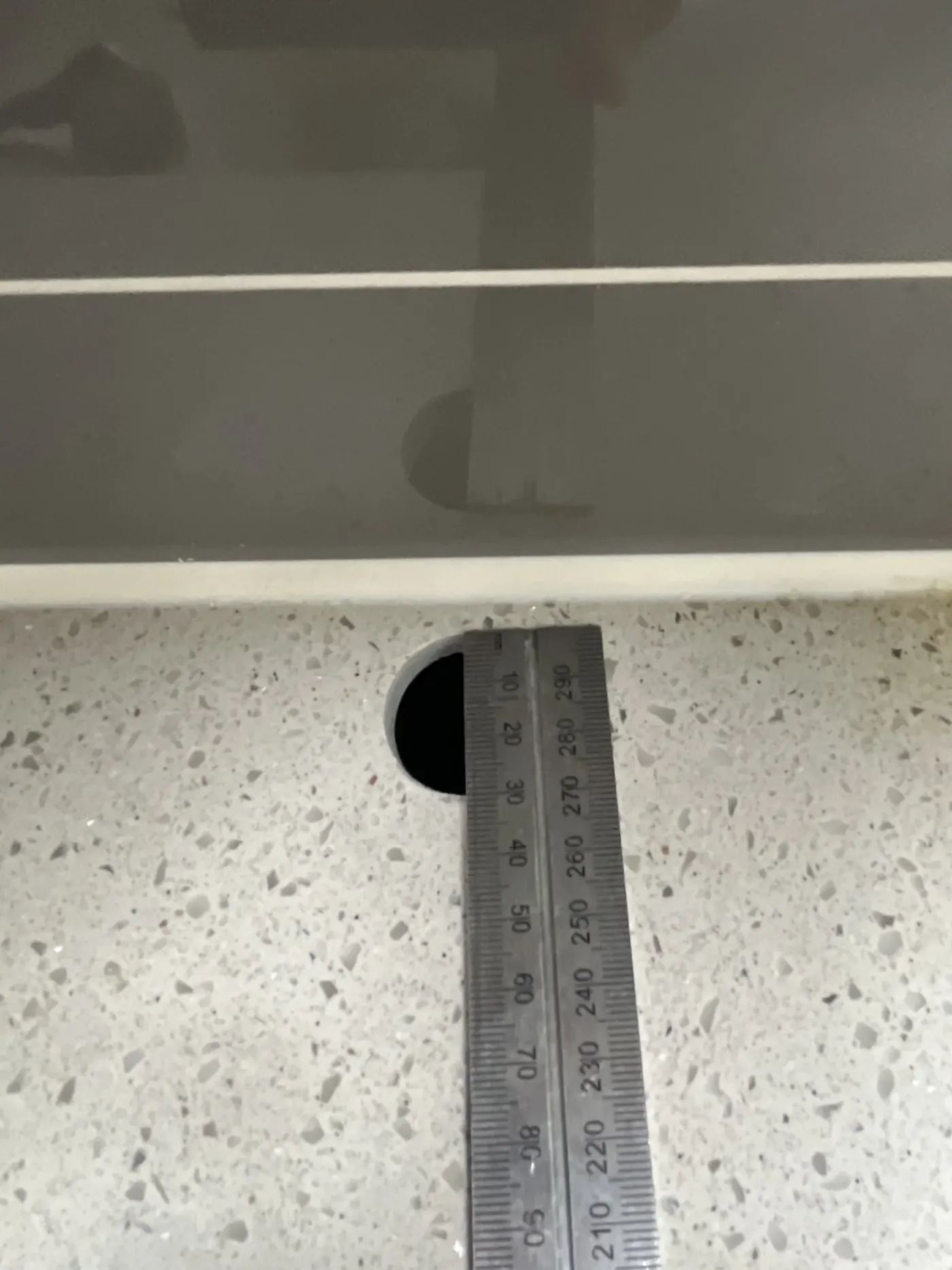 상판 구멍 크기 측정 사진